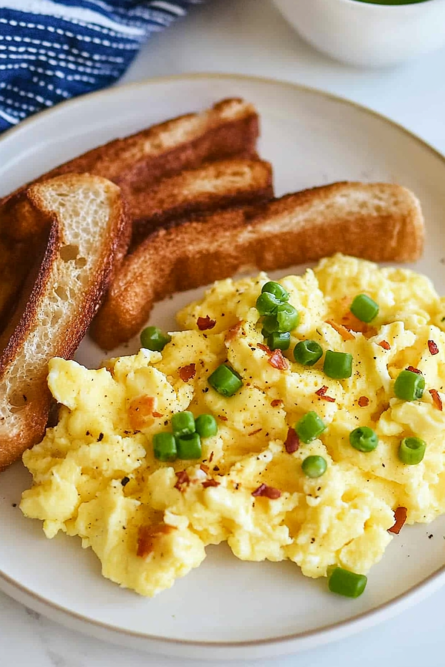 How to Make Scrambled Eggs in the Microwave